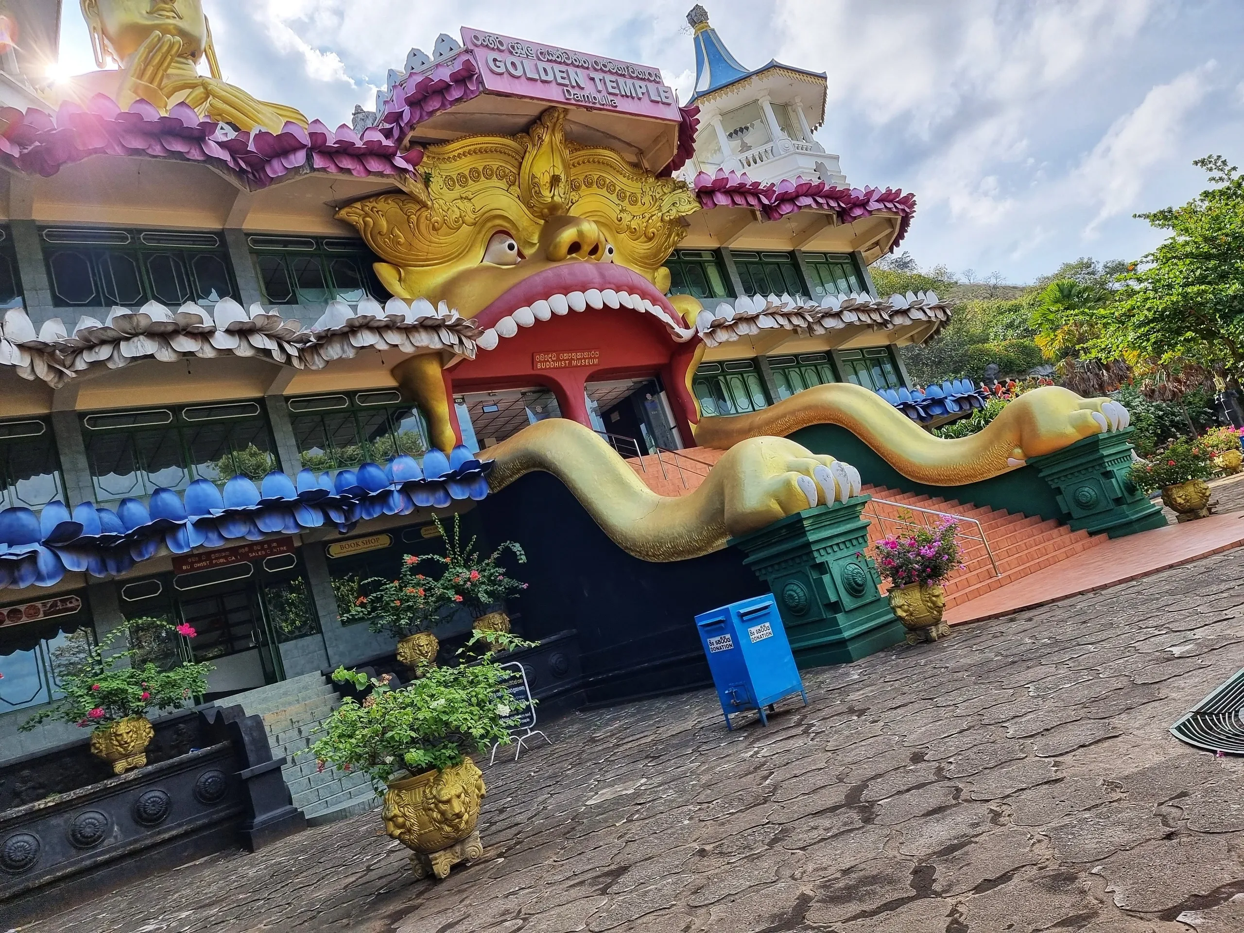Dambulla Buddha Statues